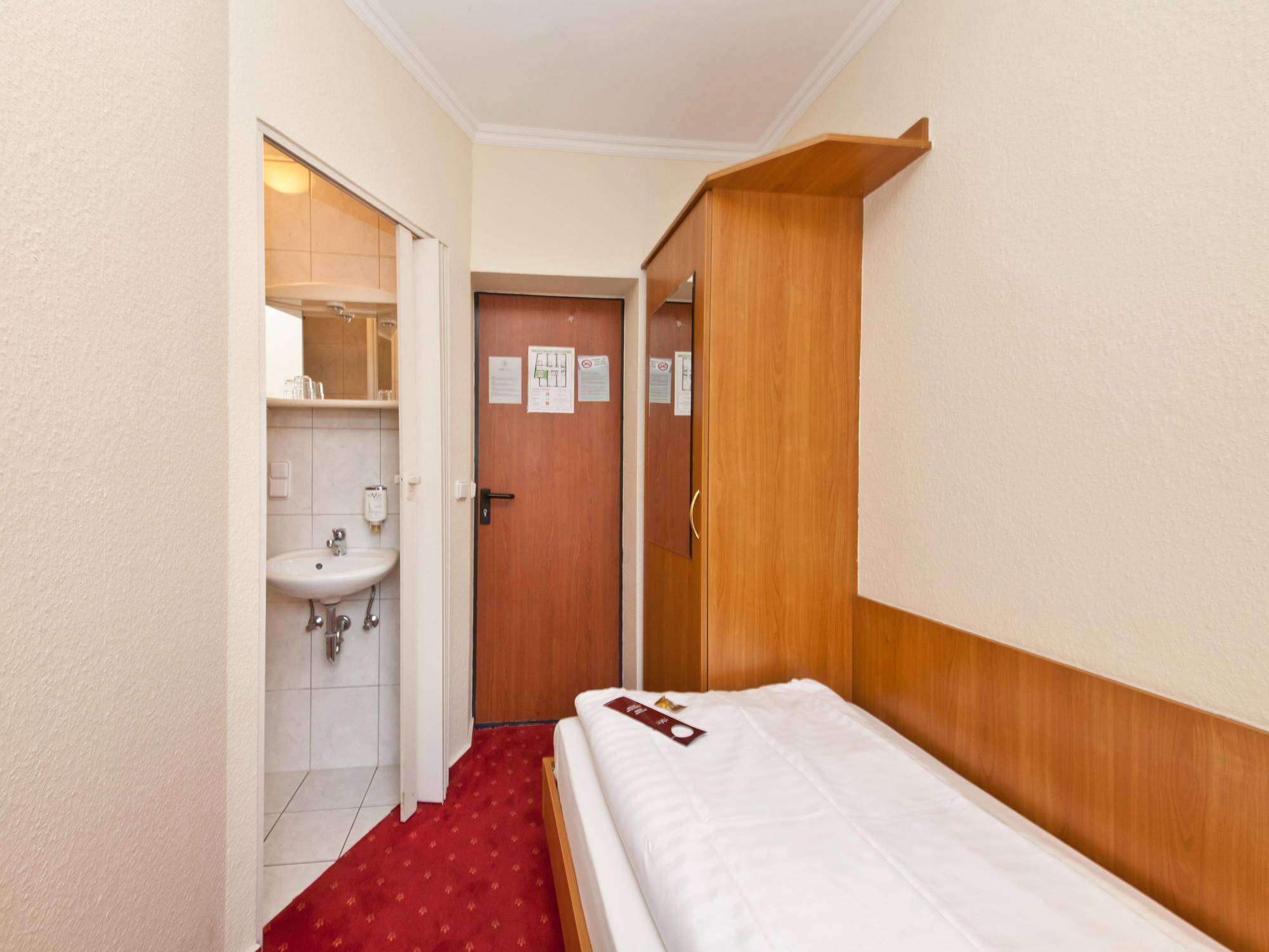 Hotel Primus Frankfurt Sachsenhausen Франкфурт на Майн Екстериор снимка